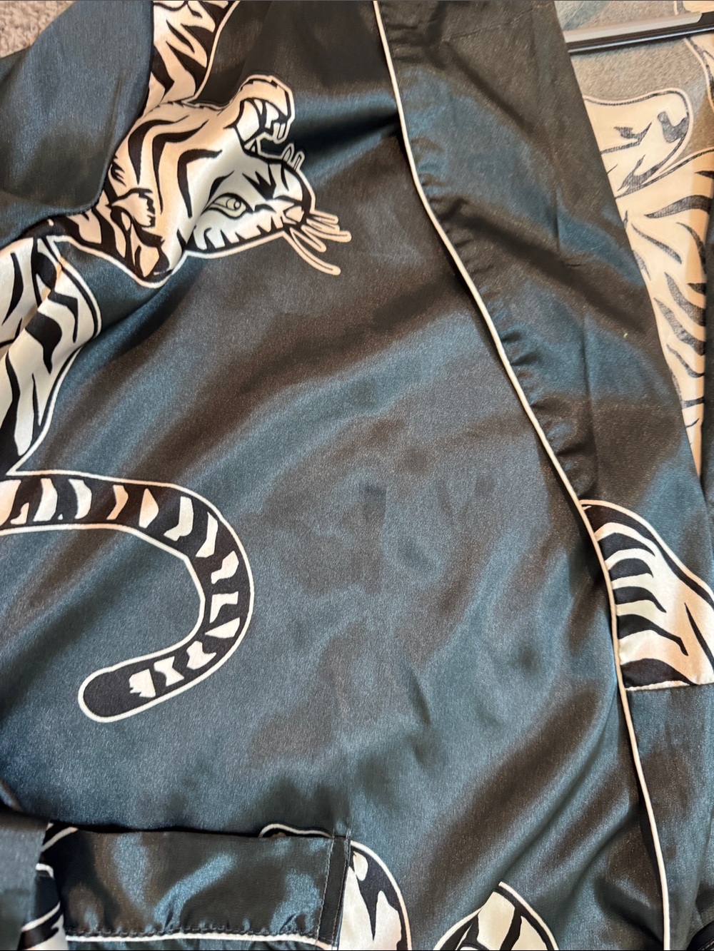 Green\white Tiger-Print Men's “Satin” robe - Picture 3 of 4
